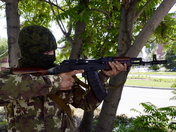 Ukraine cáo buộc Nga yểm trợ phe ly khai tấn công biên giới ảnh 1