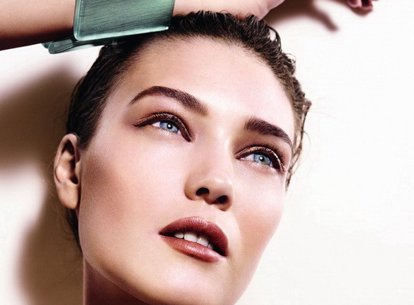 Xu hướng trang điểm Hè: Màu ánh kim và rực rỡ lên ngôi ảnh 1