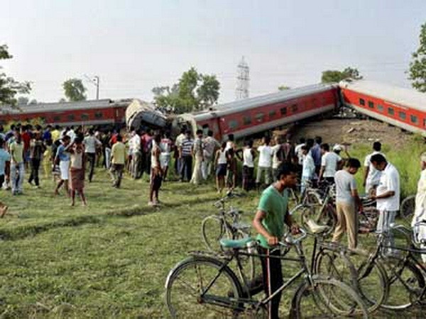 Đoàn tàu chở 160 hành khách bị trật bánh ở Bulgaria ảnh 1