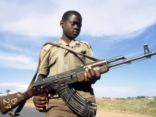 Hơn 4.000 trẻ em tham chiến tại các vùng chiến sự ảnh 1