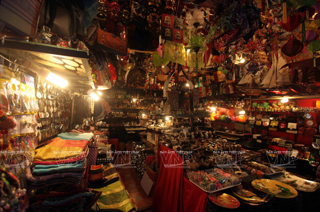 [Photo] Chợ Bến Thành - biểu tượng độc đáo của TP.HCM ảnh 5