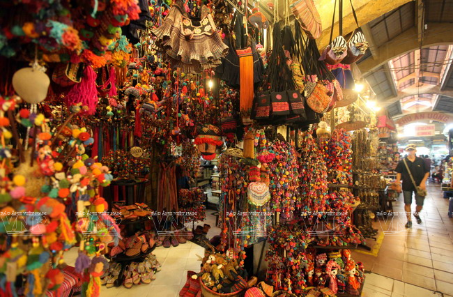 [Photo] Chợ Bến Thành - biểu tượng độc đáo của TP.HCM ảnh 6