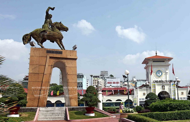 [Photo] Chợ Bến Thành - biểu tượng độc đáo của TP.HCM ảnh 2