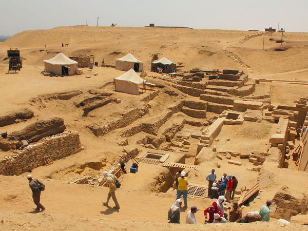 Ai Cập phát hiện thành phố hơn 2.000 năm dưới đáy sông Nile ảnh 1