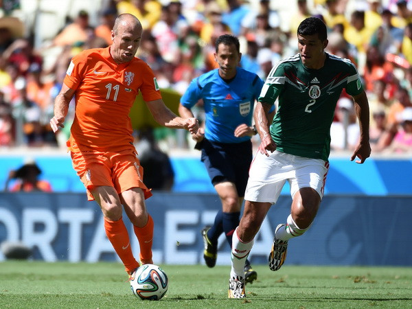 Hà Lan liệu có bay được mãi trên đôi cánh của Robben? ảnh 1