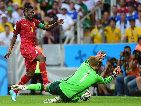 Thủ môn Pháp "choáng" vì đồng nghiệp Neuer chơi như libero ảnh 1