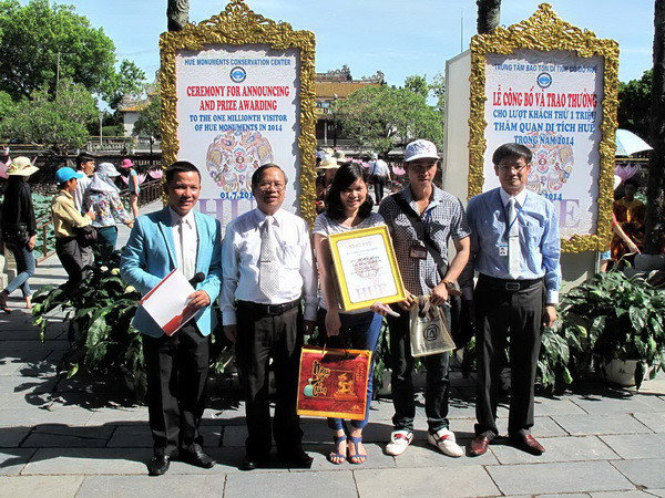 Thừa Thiên-Huế đón du khách thứ 1 triệu đến với Cố đô ảnh 1