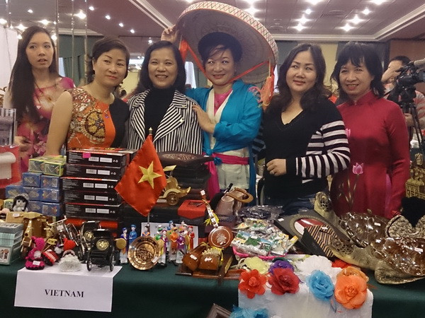 ĐSQ Việt Nam tham dự "Phiên chợ mùa Đông" tại Moskva ảnh 1