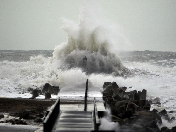 Bão Xaver hoành hành tại châu Âu, làm 9 người chết ảnh 1