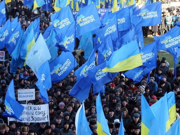 Ukraine tổ chức "hội nghị bàn tròn" giải quyết khủng hoảng ảnh 1