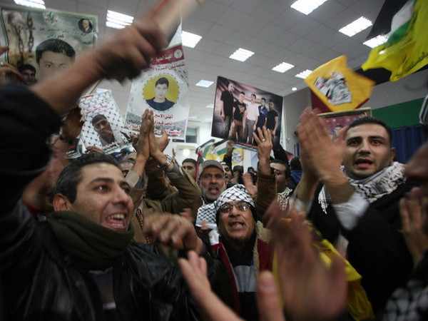 Israel phóng thích 26 tù nhân Palestine vào sáng 31/12 ảnh 1