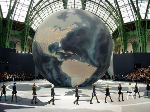 Những show diễn không thể quên của làng thời trang ảnh 9