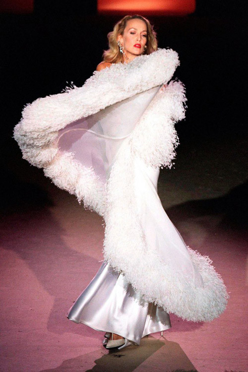 Những show diễn không thể quên của làng thời trang ảnh 5