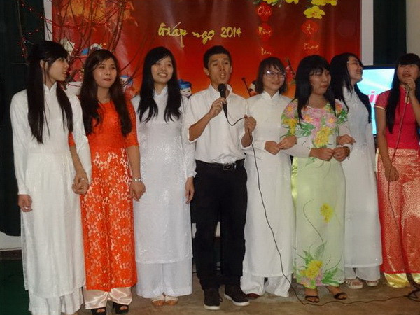 Một tiết mục biểu diễn trong chương trình. (Ảnh: Hoàng Chiến/Vietnam+) Đại sứ quán Việt Nam tại Ai Cập gặp gỡ mừng Xuân Giáp Ngọ ảnh 1