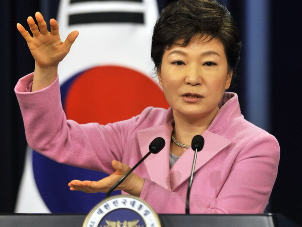 Tổng thống Hàn Quốc Park Geun-hye đã bày tỏ mong muốn nối lại các cuộc đoàn tụ gia đình ly tán vào dịp Tết Âm lịch. (Nguồn: AFP/TTXVN) Hàn Quốc tiếp tục hối thúc Triều Tiên về đoàn tụ ảnh 1