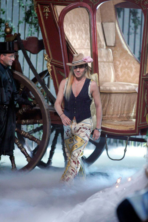 Những show diễn không thể quên của làng thời trang ảnh 6