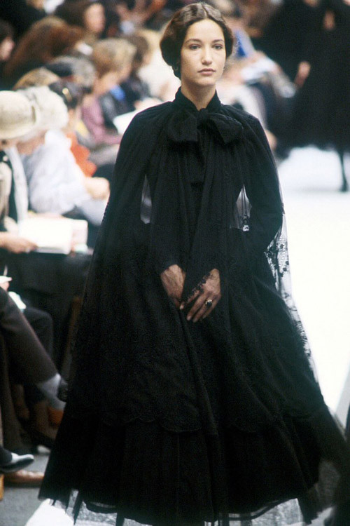 Những show diễn không thể quên của làng thời trang ảnh 1