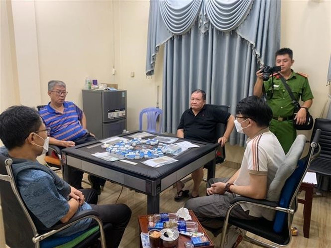 Triệt xóa 2 tụ điểm đánh bạc có nhiều người nước ngoài tham gia ảnh 1