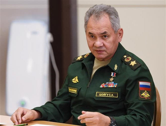 Bộ trưởng Quốc phòng Nga Sergey Shoigu dẫn đầu phái đoàn quân sự Nga đến thăm Triều Tiên. (Ảnh: AFP/TTXVN) Bộ trưởng Quốc phòng Nga dẫn đầu phái đoàn đến thăm Triều Tiên ảnh 1