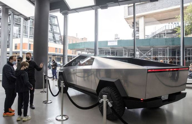 Hãng Tesla xuất xưởng chiếc xe bán tải điện đầu tiên Cybertruck ảnh 1