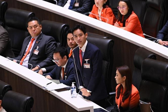 Quốc hội Thái Lan tranh luận về việc tái đề cử lãnh đạo đảng Tiến bước ảnh 1