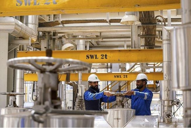 Giá dầu trên thị trường thế giới chạm đỉnh của gần ba tháng ảnh 1