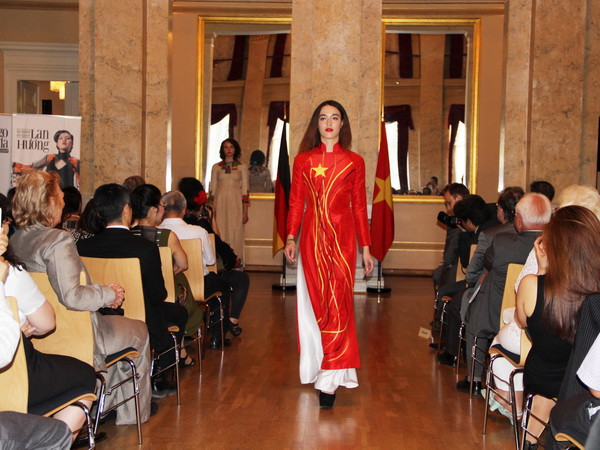 Ấn tượng đêm văn hóa Việt Nam "Bản sắc trong đa dạng" tại Đức ảnh 1