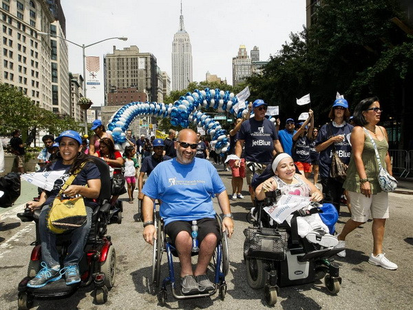 Hơn 3.000 người New York xuống phố diễu hành vì người khuyết tật ảnh 1