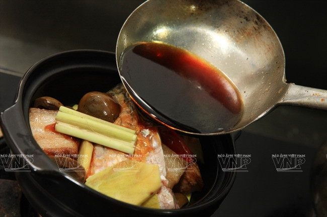 Chảy nước miếng với món cá kho trám ăn cùng cơm trắng ảnh 4