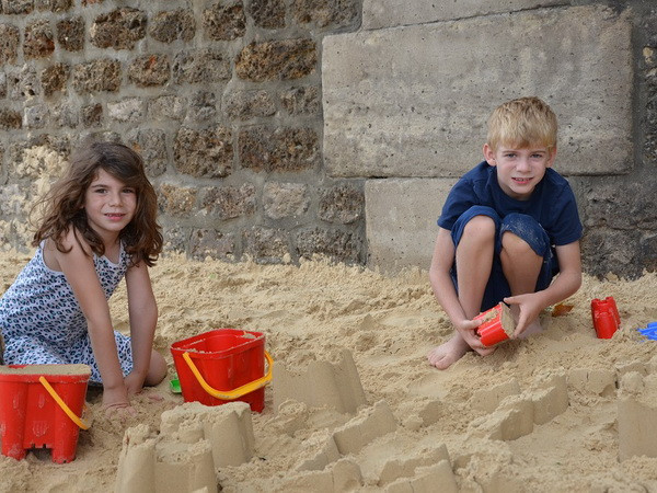 Pháp mở cửa các bãi biển nhân tạo giữa lòng thủ đô Paris ảnh 3