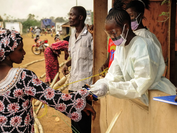 Chuyên gia Liên hợp quốc chê WHO bị động trước dịch Ebola ảnh 1