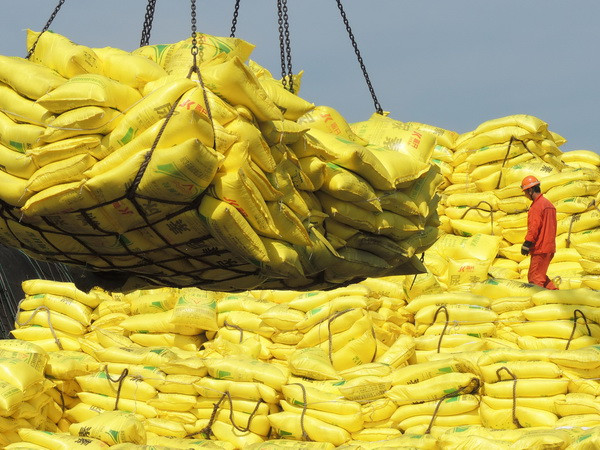 Trung Quốc đặt mục tiêu tăng trưởng thấp nhất trong 11 năm qua ảnh 1