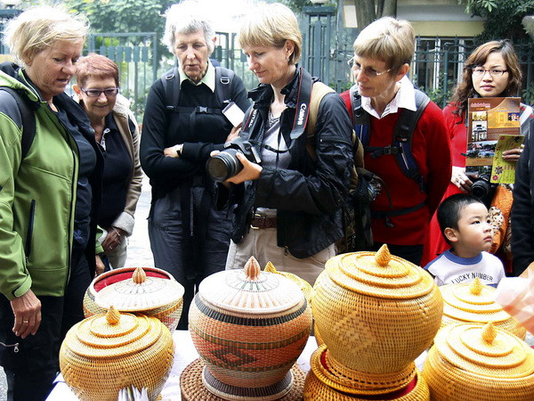 Thu hút khách Tây Âu: Cơ hội để ngành du lịch Hà Nội bứt phá ảnh 1