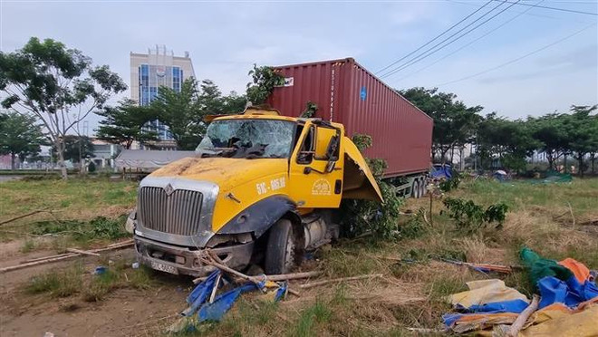 Bà Rịa-Vũng Tàu: Xe đầu kéo mất lái gây tai nạn, một người tử vong ảnh 1