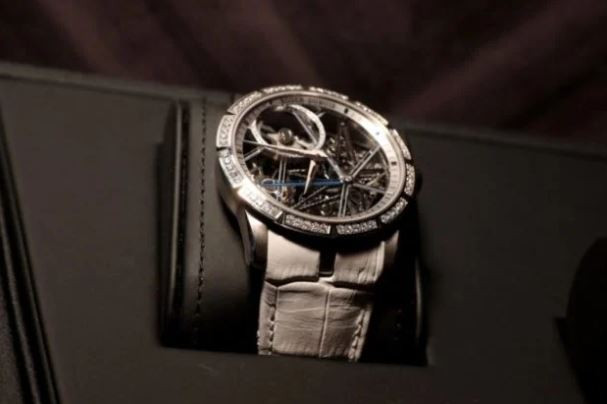 Tốc độ phục hồi không đồng đều trong ngành sản xuất đồng hồ Thụy Sĩ ảnh 1