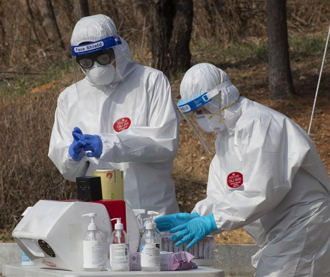 Hàn Quốc phát hiện ca đầu tiên nghi nhiễm biến thể Omicron ảnh 1