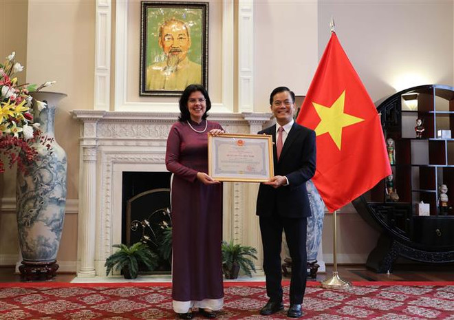 Trao Huân chương Hữu nghị cho nguyên Đại sứ Cuba tại Việt Nam ảnh 1