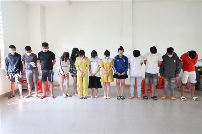 Tây Ninh: 14 thanh, thiếu niên sử dụng ma túy trong quán karaoke ảnh 1