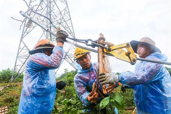Sắp hoàn thành kéo đường dây 500kV mạch 3 đoạn qua Đà Nẵng ảnh 2