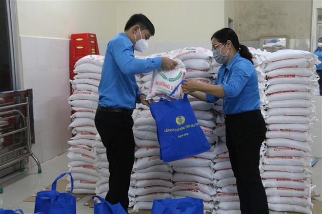 Công đoàn sẽ chi khoảng 2.400 tỷ đồng để chăm lo Tết người lao động ảnh 1