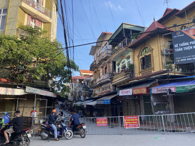 [Photo] Hà Nội: Ninh Hiệp lập chốt, giãn cách toàn bộ xã ảnh 3