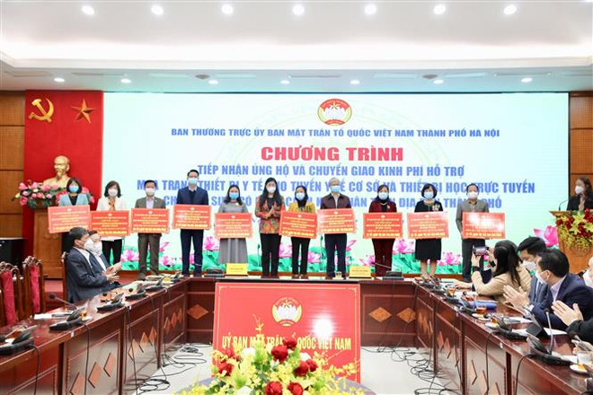 Hà Nội tiếp nhận kinh phí hỗ trợ mua trang thiết bị cho y tế cơ sở ảnh 1