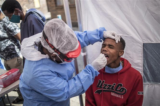 WHO đặt tên mới cho biến thể B.1.1.529 của SARS-CoV-2 là Omicron ảnh 1