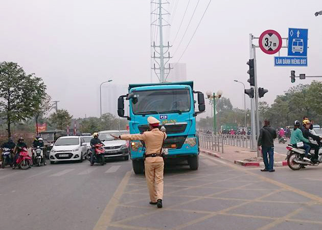 Xử phạt đi vào làn BRT: Người vi phạm biết sai nhưng vẫn đi liều ảnh 1