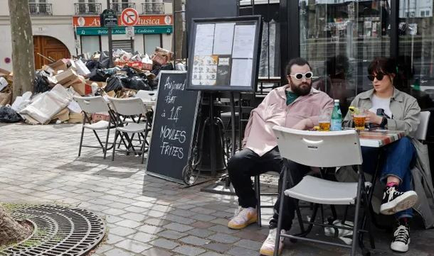 Paris dễ thở hơn khi hoạt động đình công tạm lắng xuống ảnh 1