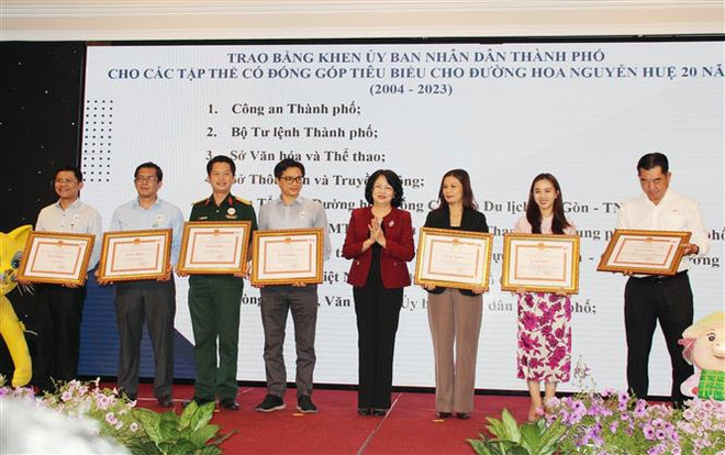 Đường hoa Nguyễn Huệ Thành phố Hồ Chí Minh đánh dấu tuổi 20 rực rỡ ảnh 2