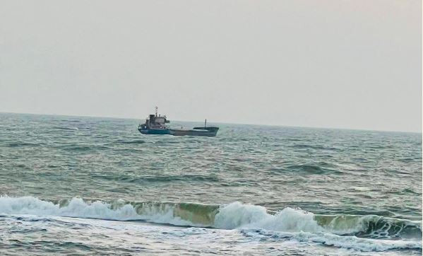 Tàu Xuyên Á 126 tự ý rời khỏi vùng biển Bình Thuận khi chưa được phép ảnh 1