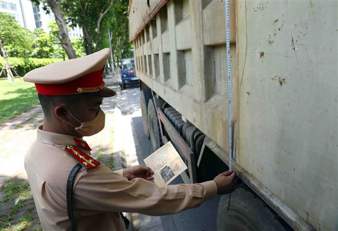 Phú Thọ: Phát hiện lái xe container sử dụng đăng kiểm giả ảnh 1