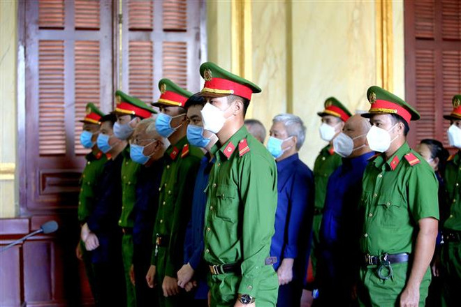 Cựu Tổng Giám đốc Đông Á Bank Trần Phương Bình bị tuyên phạt 20 năm tù ảnh 2