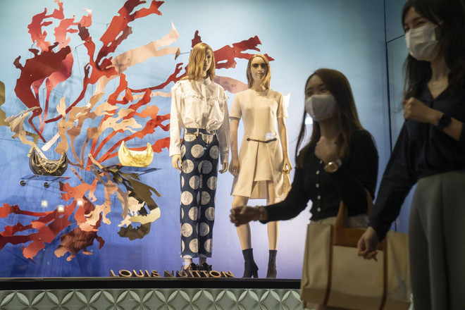 Chi tiêu hoang phí theo 'toán kiểu con gái' của giới trẻ Singapore ảnh 1